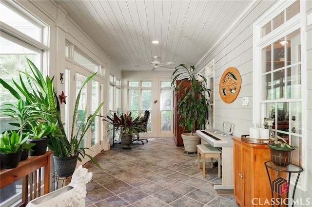 sunroom / solarium with ceiling fan