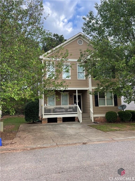 view of front of property featuring covered porch