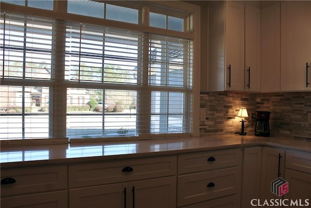 kitchen with backsplash