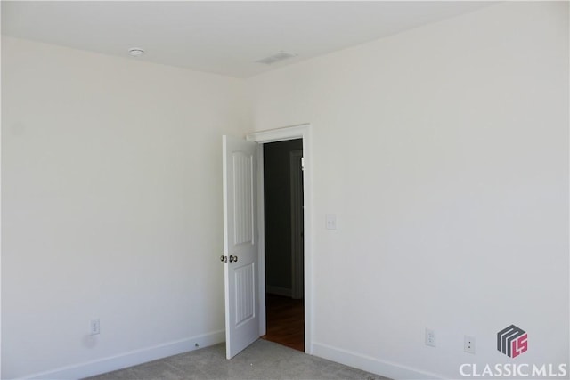 unfurnished room featuring carpet floors