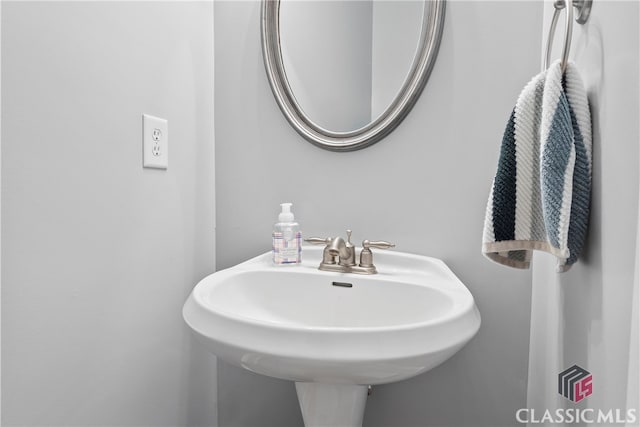 bathroom with sink