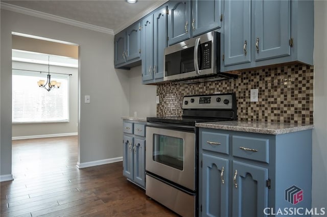 kitchen featuring decorative light fixtures, decorative backsplash, an inviting chandelier, appliances with stainless steel finishes, and blue cabinetry