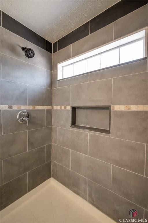 bathroom featuring a tile shower