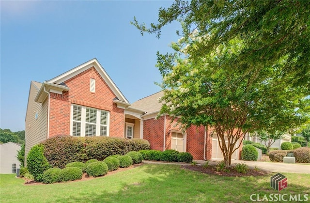 view of front of home featuring a garage and a front yard