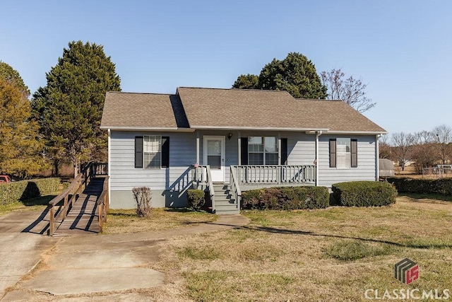 view of front facade featuring a front lawn and a porch