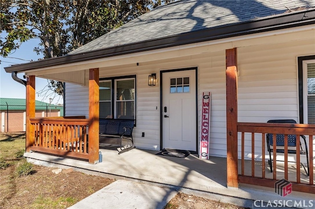 entrance to property featuring a porch