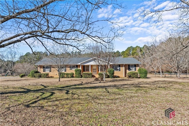 single story home featuring a front lawn