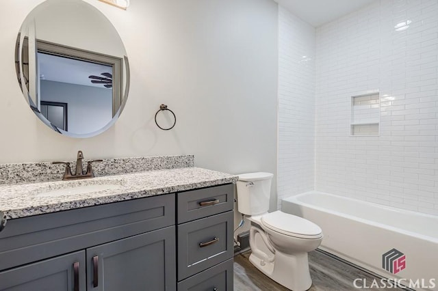 unfurnished bedroom featuring a spacious closet, light hardwood / wood-style floors, ceiling fan, crown molding, and a closet