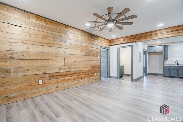 interior space with sink, crown molding, ceiling fan, appliances with stainless steel finishes, and light wood-type flooring