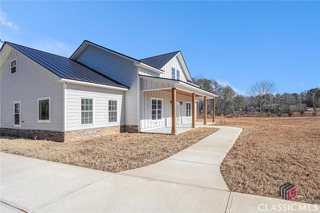 view of front of property with covered porch