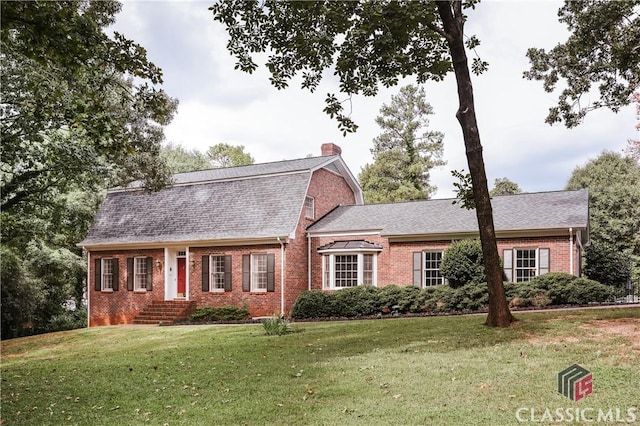 view of front of house featuring a front yard