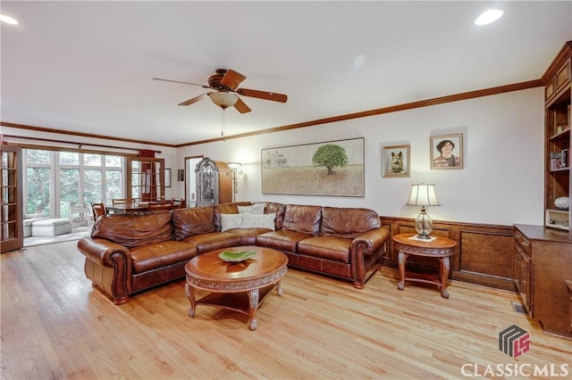 living room with crown molding, light hardwood / wood-style floors, and ceiling fan