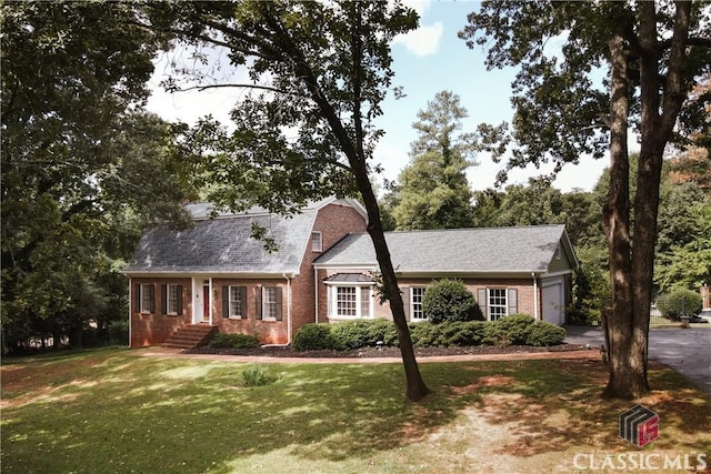 cape cod house with a front lawn