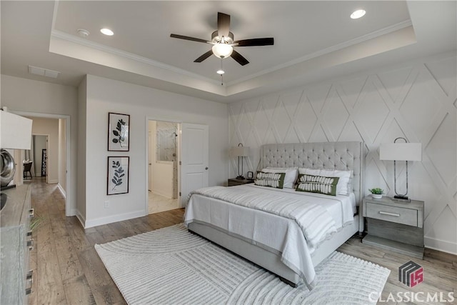 dining room featuring a chandelier, light wood-style floors, crown molding, and recessed lighting