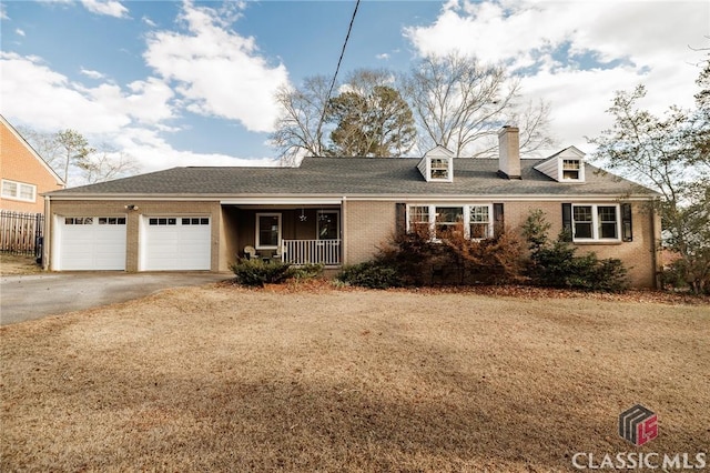 view of front facade featuring a garage, a porch, and a front lawn