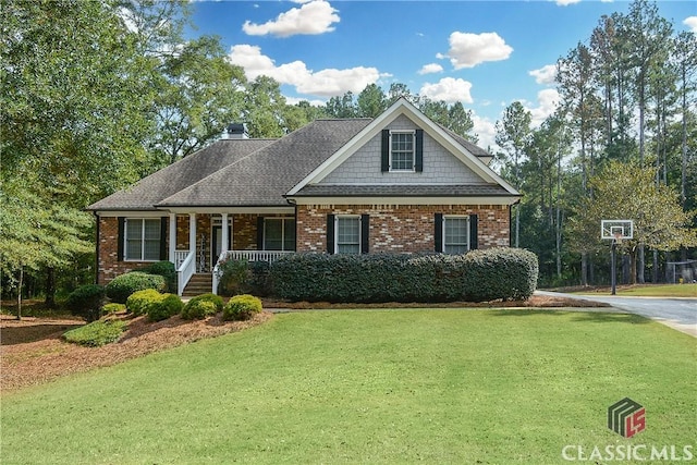 view of front facade with a front yard and covered porch