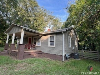 exterior space featuring a front yard