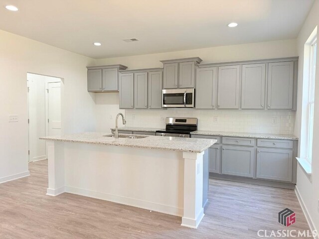 kitchen featuring recessed lighting, visible vents, gray cabinetry, and a center island