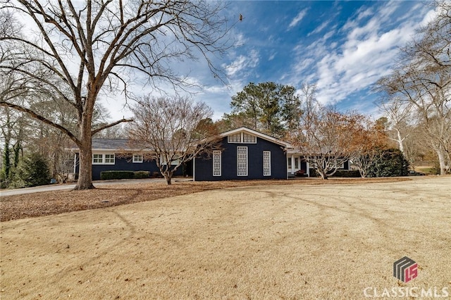 view of front of home with driveway