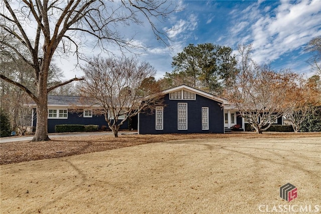 ranch-style house with a front yard