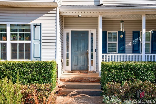 property entrance featuring a porch