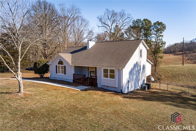 view of front of property featuring a front yard and central AC unit