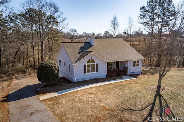 view of front facade with a front yard and a porch