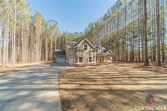 view of front facade featuring a garage and covered porch