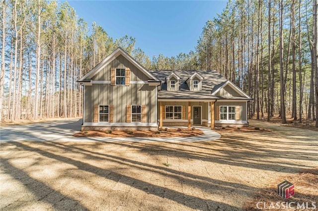 view of front of home featuring a porch