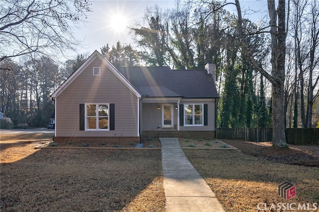 view of front facade with a front yard