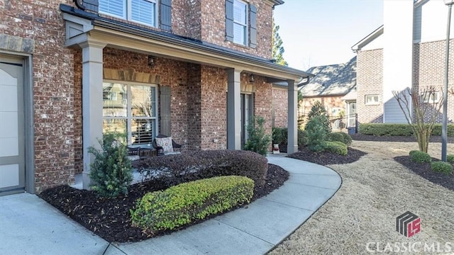 entrance to property featuring covered porch