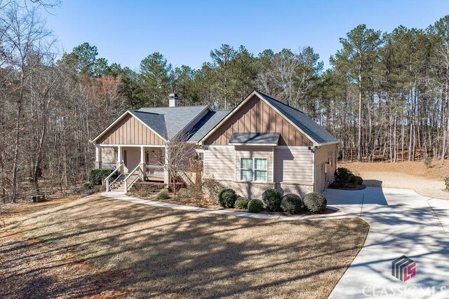 view of front of home featuring a porch