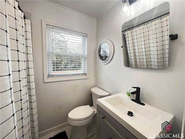 bathroom featuring vanity, curtained shower, and toilet