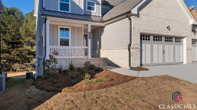 view of front of house with a garage and covered porch