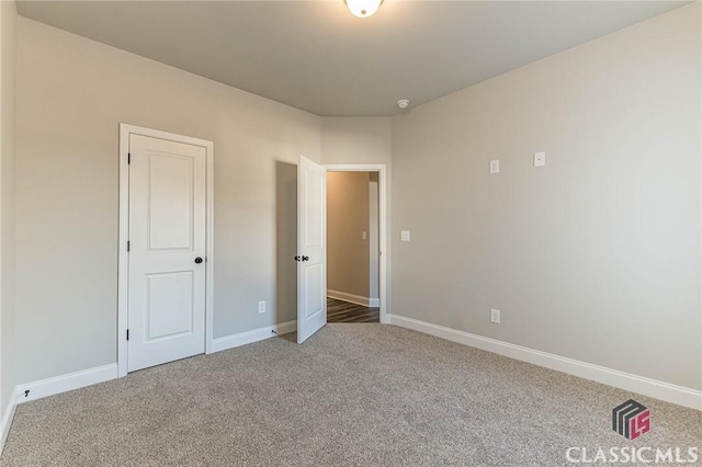 unfurnished bedroom featuring carpet floors