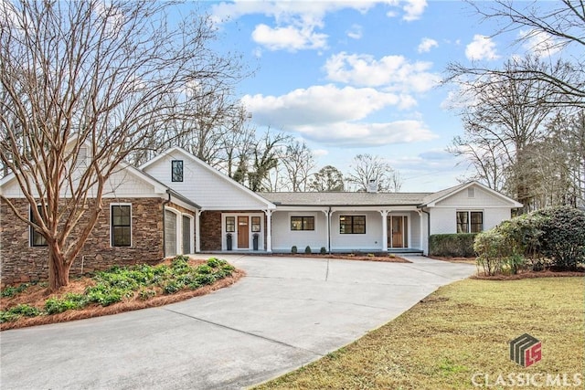 view of front facade with a garage and a front lawn