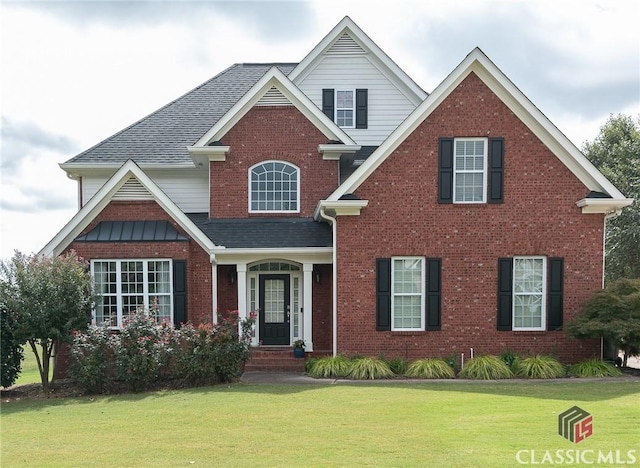 view of front of house featuring a front lawn