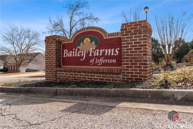 view of community / neighborhood sign