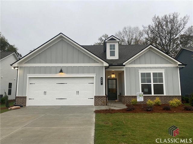 view of front facade with a garage and a front lawn