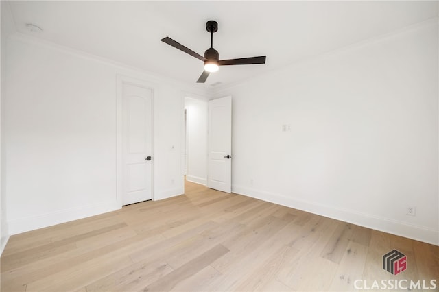 unfurnished room featuring light hardwood / wood-style floors, crown molding, and ceiling fan