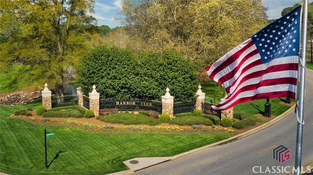 community / neighborhood sign featuring a lawn