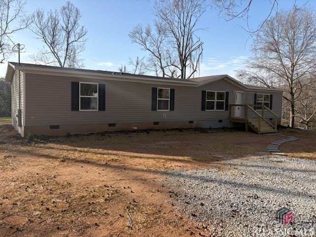 manufactured / mobile home featuring crawl space