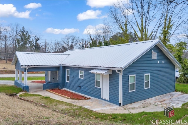 view of front of house featuring metal roof