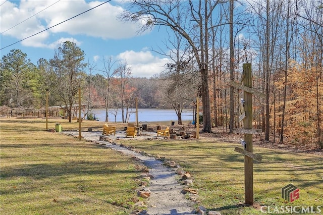 view of yard featuring a water view