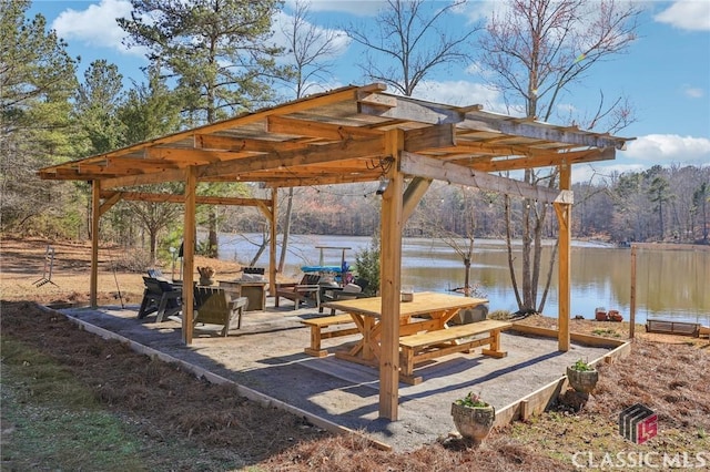 view of property's community featuring a water view