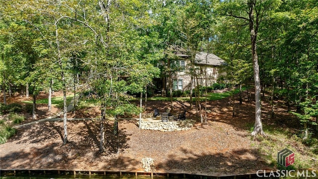 view of yard featuring a fire pit