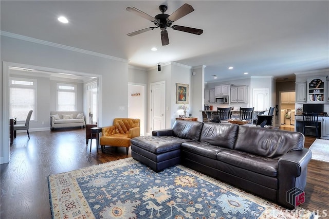 living area featuring recessed lighting, dark wood-style flooring, and crown molding