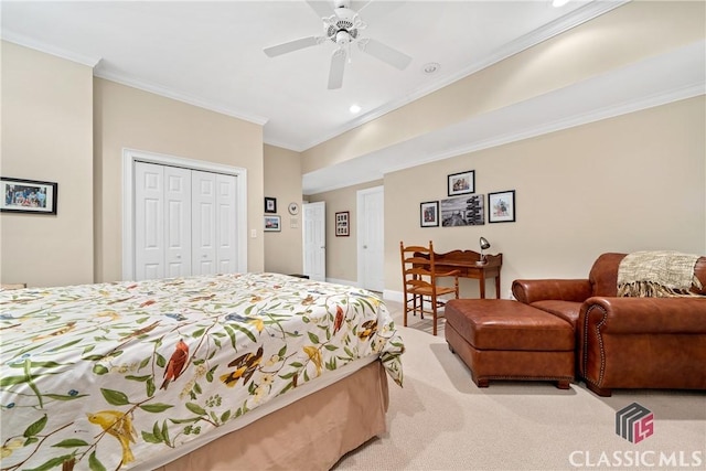 bedroom featuring a closet, ornamental molding, a ceiling fan, and recessed lighting