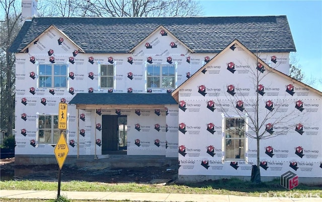 view of front of property featuring a shingled roof