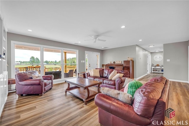 living room with light wood-style floors, recessed lighting, ceiling fan, and baseboards